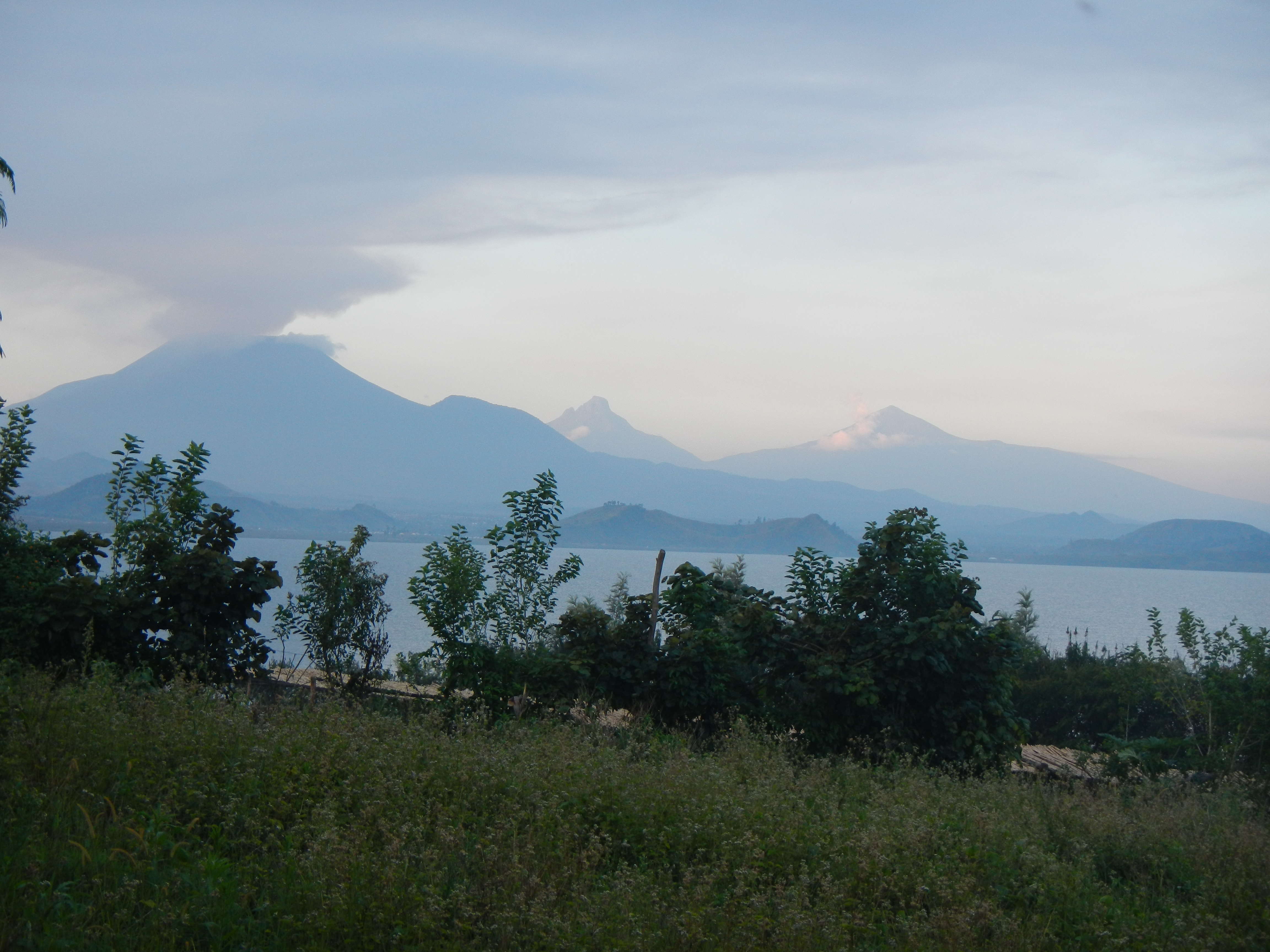 Kivu Le volcan Nyiragongo vu de la FEAGE